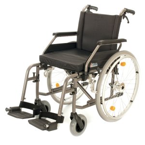 118-23 PLUS, Invalidní vozík s brzdami, šířka sedu 43 cm